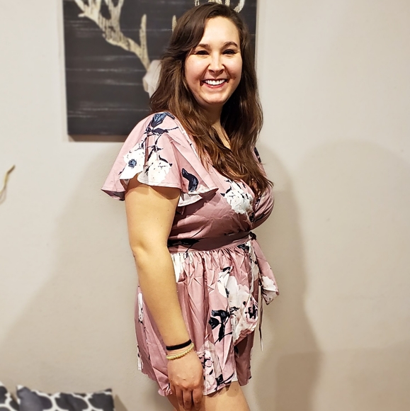 LAST ONE! Pink Floral Romper - Picture 4 of 8